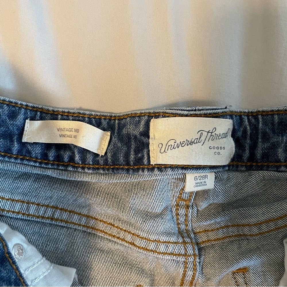 Universal Thread Jean Shorts - Picture 2 of 4